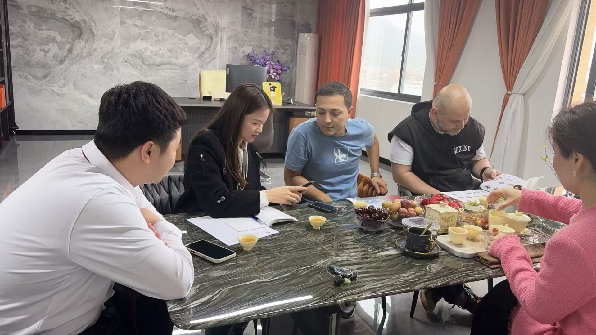 Foreign Delegation Visits Guangmin Fire Production Base